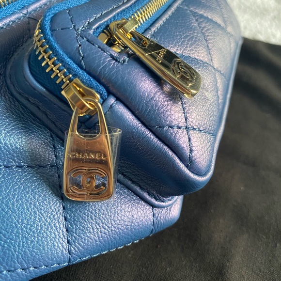 NEW CHANEL Iridescent Blue Quilted Waist Bel - Picture 15 of 16